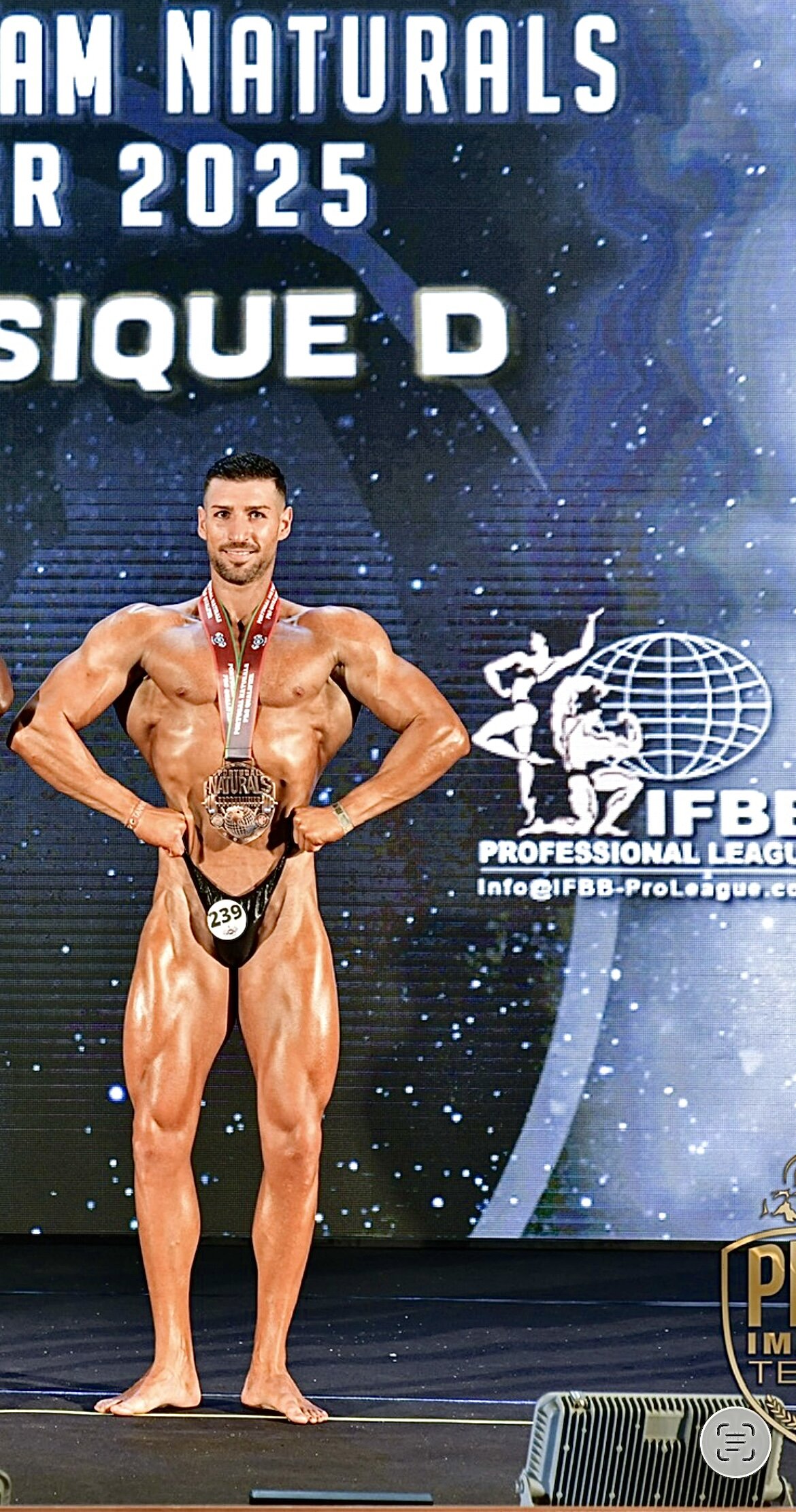 Amedeo Piccione sul podio - Competizione Natural Bodybuilding